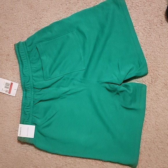 🚨SOLD🚨Men's Green Jordan Shorts Size L - Picture 2 of 3
